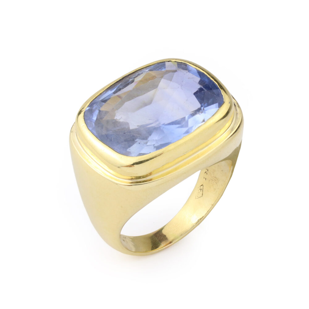 Bulgari Ceylon Sapphire and High Karat Gold Ring