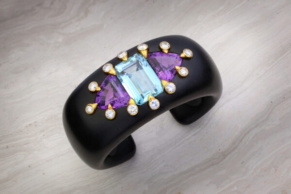 JAR Wood and Multi-Gem Bangle» Price on Request «