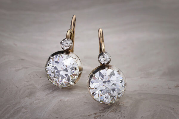Round Diamond On The Wire Ear Pendants» Price On Request «