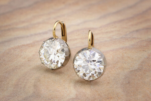 Round Diamond On The Wire Ear Pendants» Price On Request «