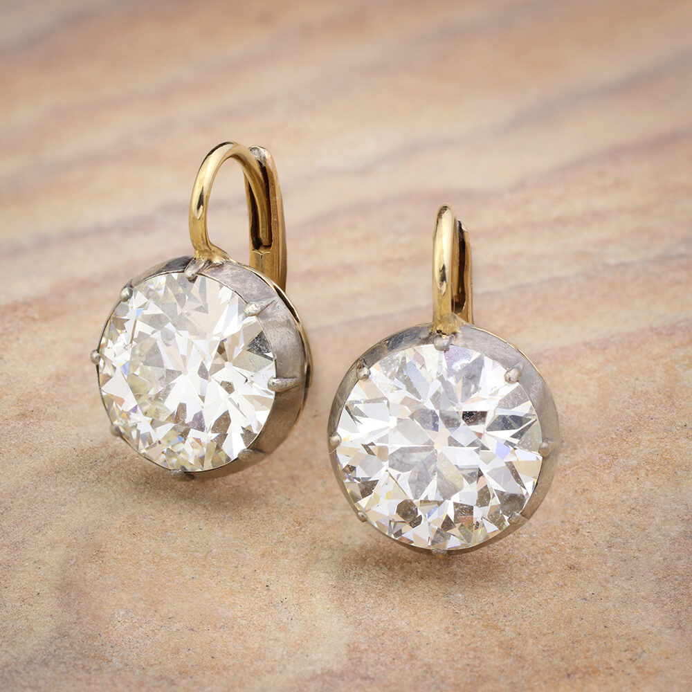 Round Diamond on the Wire Ear Pendants