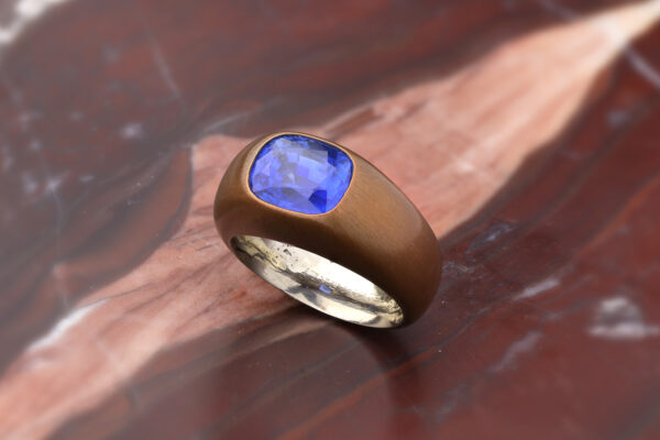 Hemmerle Ceylon Sapphire, Copper and Gold Ring