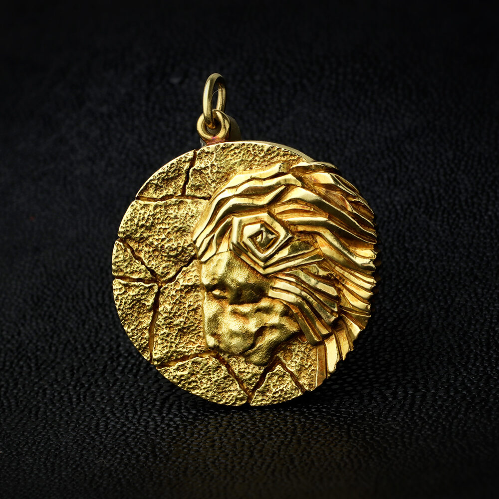 Tiffany & Co. Leo Zodiac Sculpted Gold Jumbo Pendant