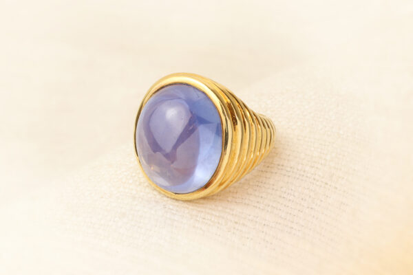 Bulgari Ceylon Sapphire and Sculpted Gold Ring» Price on Request «